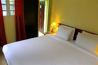 Azure Hotel And Art Studio