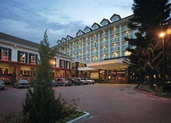 Hotel Century Pines Resort