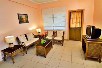 Hotel Subic Holiday Villas