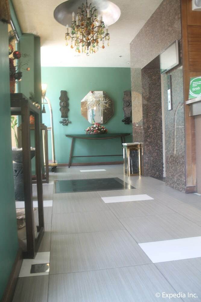 Pearl Lane Hotel