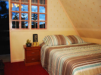 Sunny Point Hotel & Apartelle