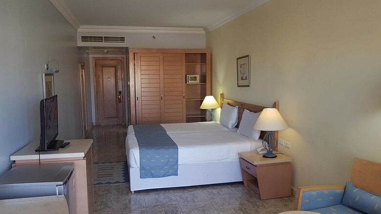 Hotel Royal Lagoons Resort & Aqua Park