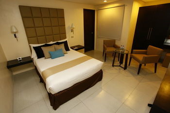 Oracle Hotel And Residences