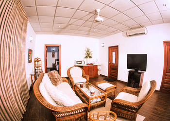 Hotel Whitehouse Residencies