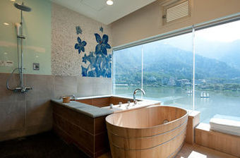Lakeside Resort Hotel