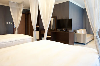 Lakeside Resort Hotel