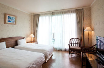 Lakeside Resort Hotel