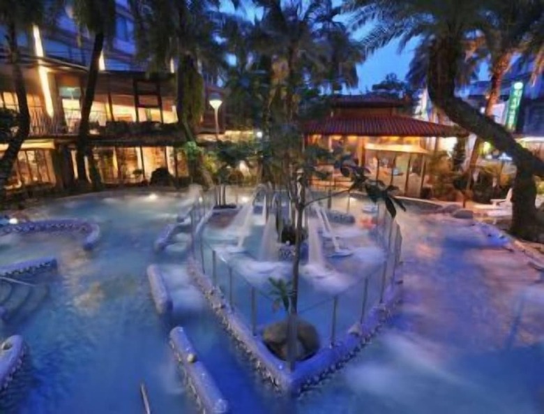 Resort One Hotel