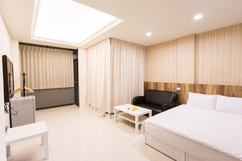 Hotel Feng Chia Colors