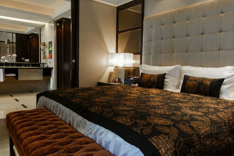 Jen Dow International Hotel