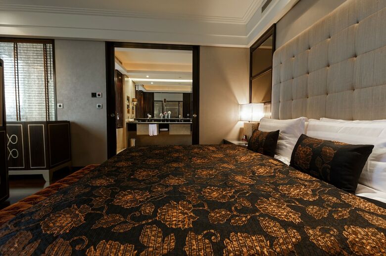 Jen Dow International Hotel