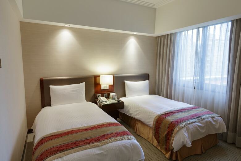 Jen Dow International Hotel