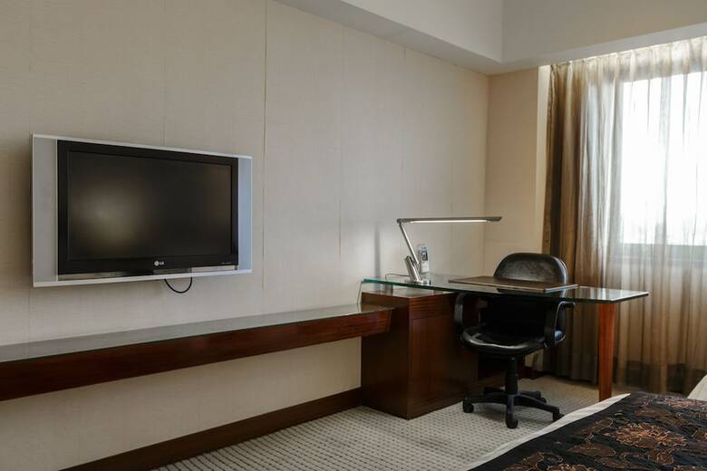 Jen Dow International Hotel