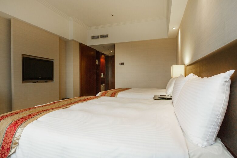 Jen Dow International Hotel