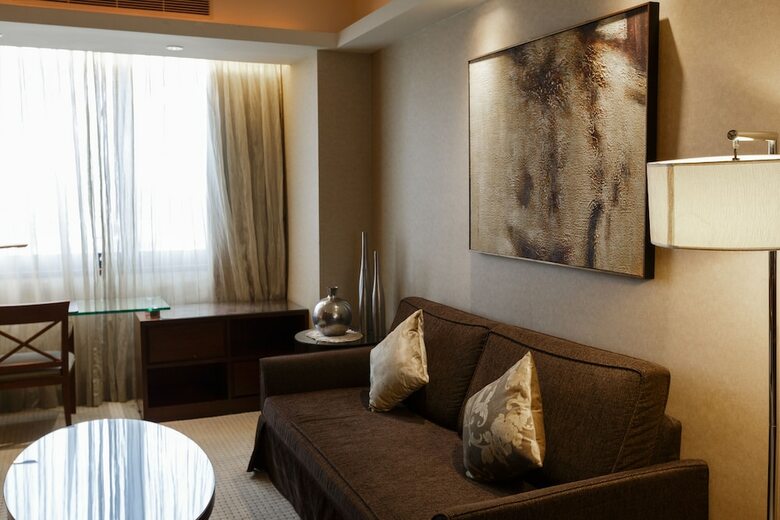 Jen Dow International Hotel