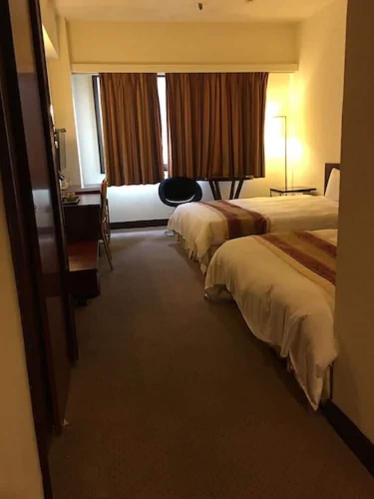 Jen Dow International Hotel