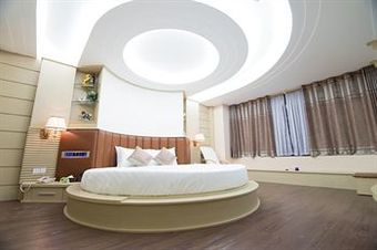 Holiday One Hotel