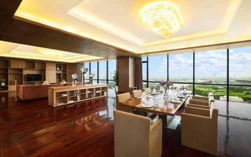 Aparthotel Crowne Plaza West Hanoi Residences