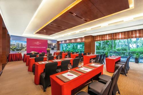 Aparthotel Crowne Plaza West Hanoi Residences