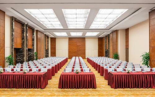 Aparthotel Crowne Plaza West Hanoi Residences