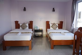 Ocean Breeze Hotel & Sky Bar