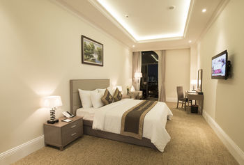 Merperle Crystal Palace Hotel
