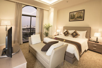 Merperle Crystal Palace Hotel
