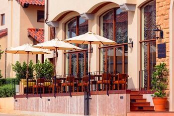 Hotel Town Square Suites By Toscana Valley