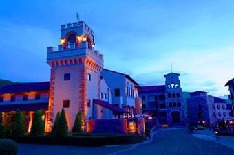Hotel Town Square Suites By Toscana Valley