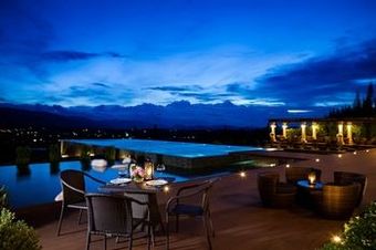 Hotel Town Square Suites By Toscana Valley
