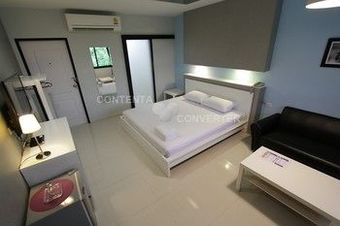 Eazy Motel B.a.n.g.n.a