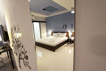 Eazy Motel B.a.n.g.n.a