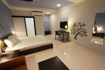 Eazy Motel B.a.n.g.n.a
