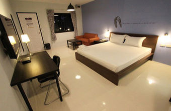 Eazy Motel B.a.n.g.n.a