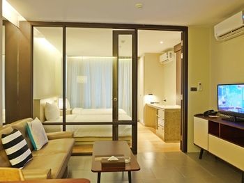 Aparthotel Balcony Courtyard Serviced Apartments