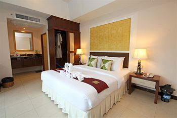 Thai Thani Pool Villa Resort