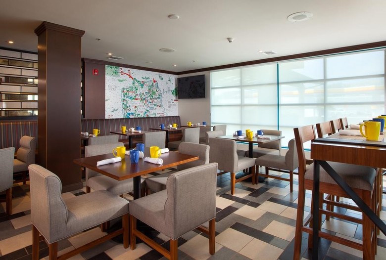 Four Points By Sheraton Hotel & Suites