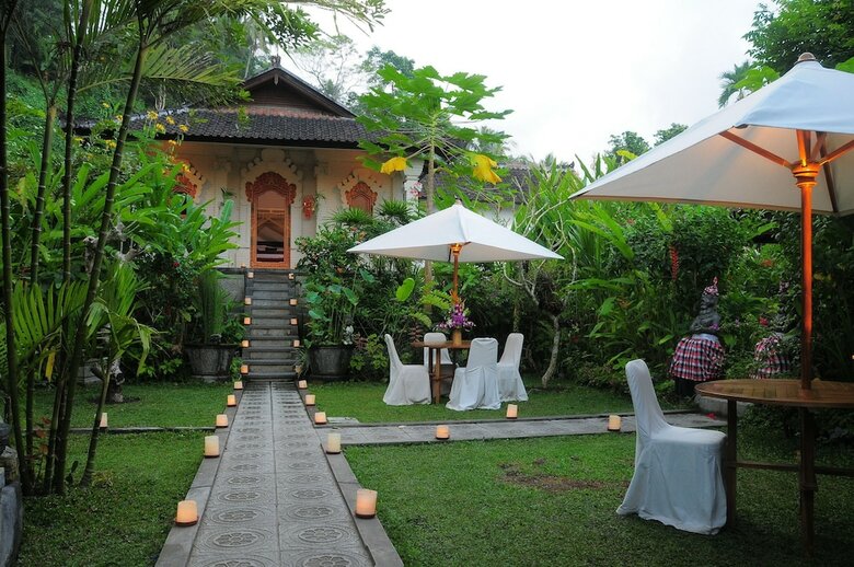 Tirta Ayu Hotel & Restaurant