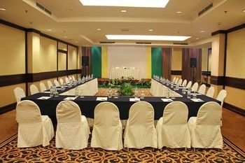 Harmoni Suites Hotel