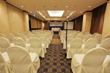 Harmoni Suites Hotel