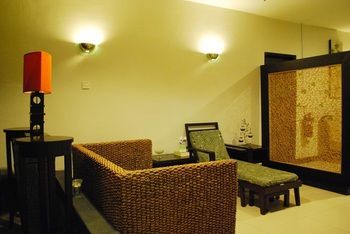 Harmoni Suites Hotel