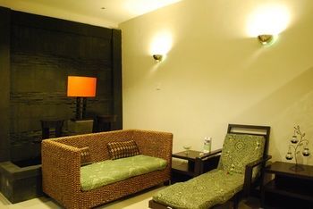 Harmoni Suites Hotel