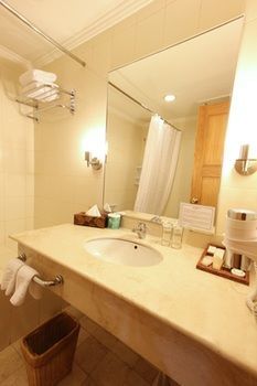 Harmoni Suites Hotel