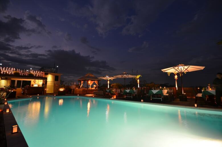 City River Hotel