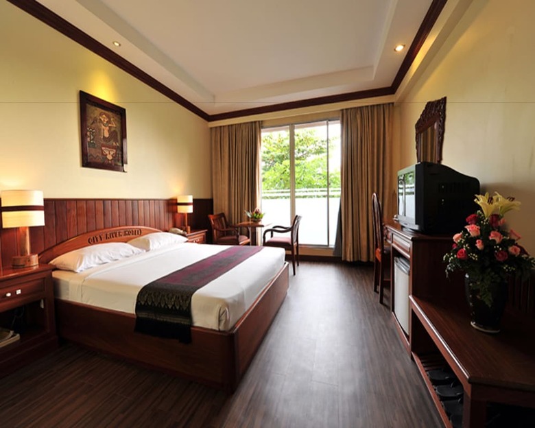 City River Hotel