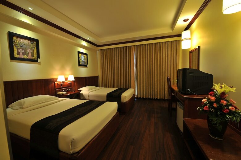 City River Hotel