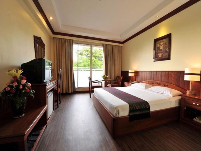 City River Hotel