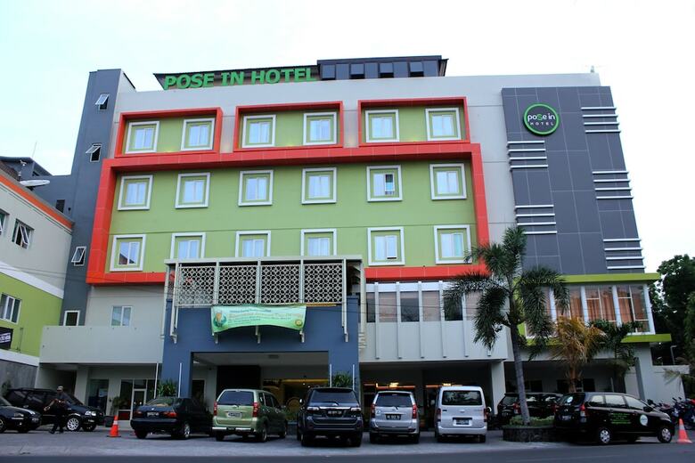 Hotel Pose In Solo