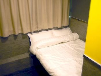 Hotel H.one Inn