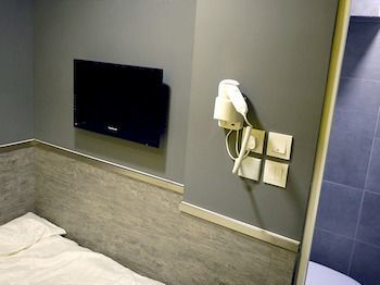 Hotel H.one Inn